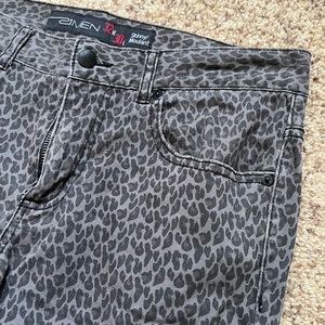 Men’s Gray Leopard Print Pants size 32